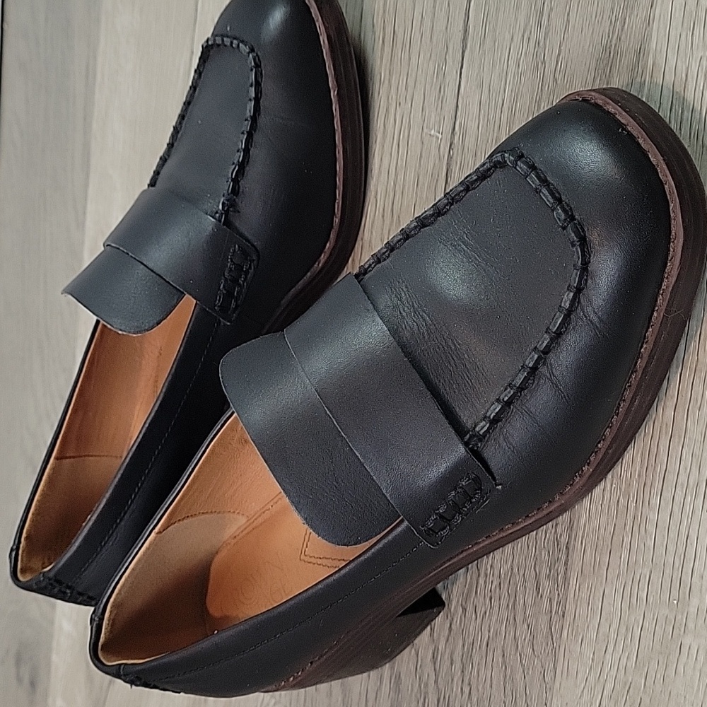 Crown Vintage Black Square Toe Loafer 8.5